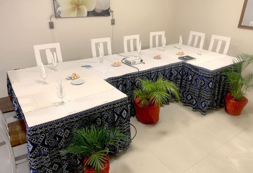 هتل Aquarius On The Beach