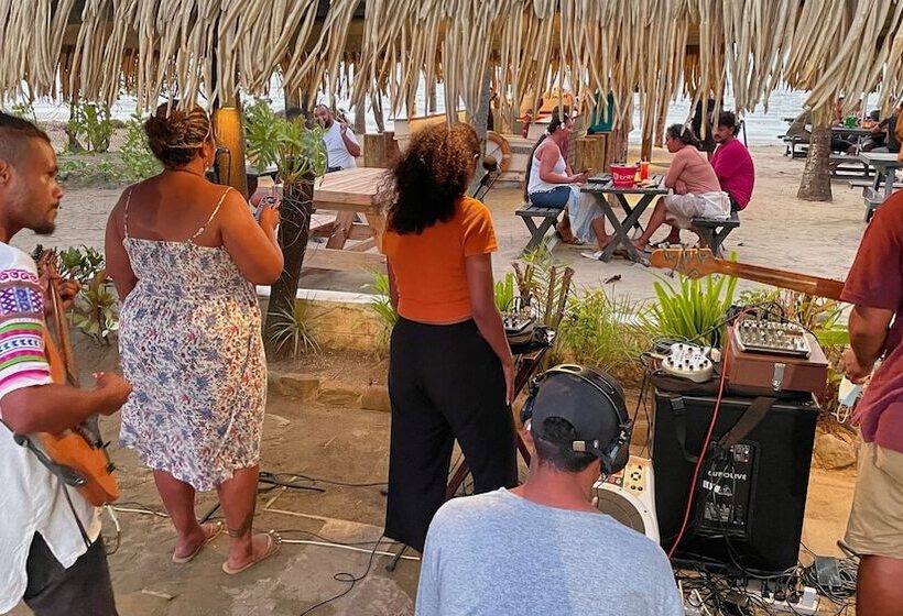 هتل Aquarius On The Beach