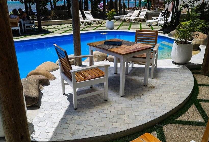 هتل Aquarius On The Beach