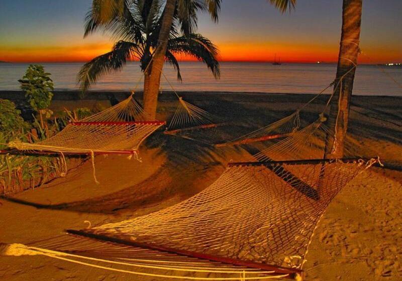 هتل Aquarius On The Beach