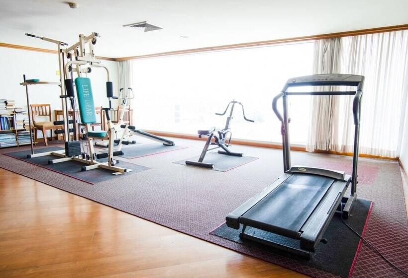 酒店 Ayutthaya River View