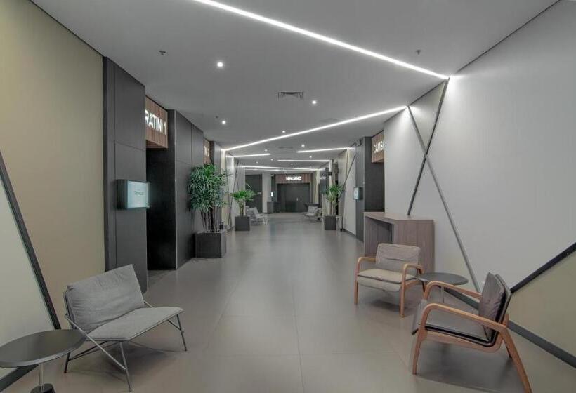 ホテル Deville Prime Porto Alegre