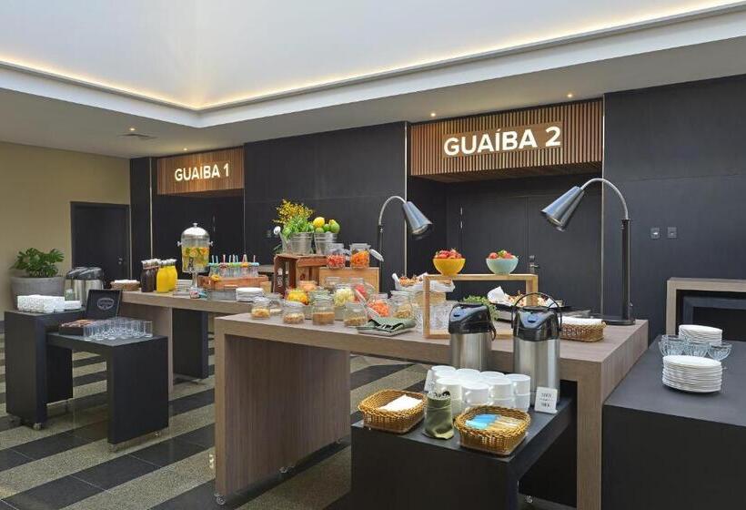 ホテル Deville Prime Porto Alegre