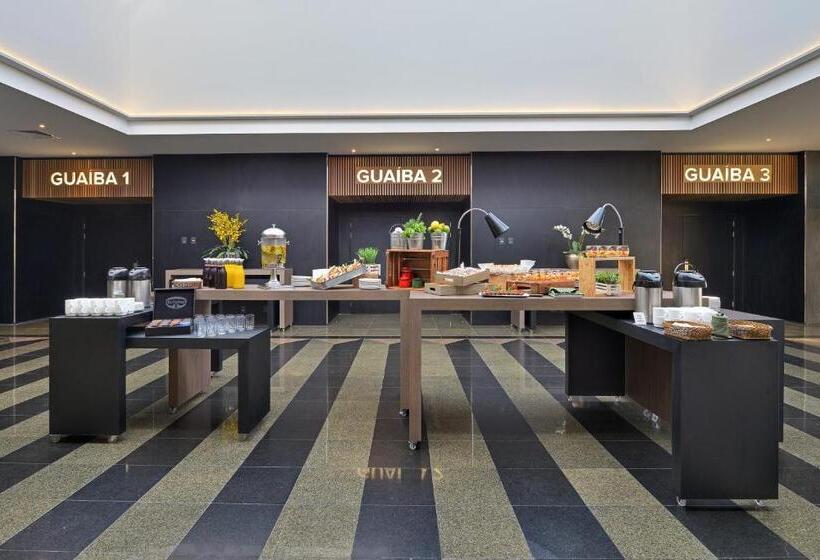 ホテル Deville Prime Porto Alegre