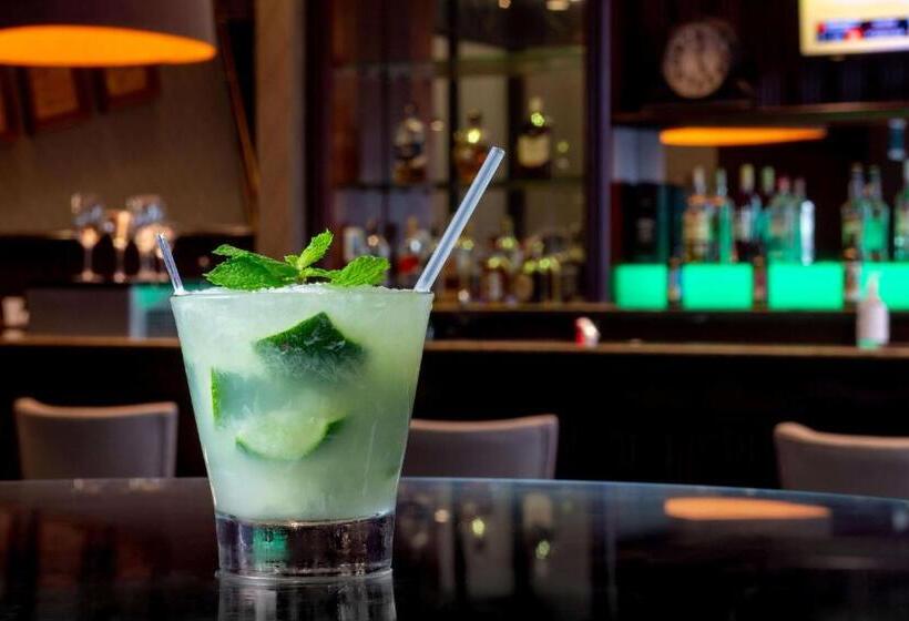 ホテル Deville Prime Porto Alegre