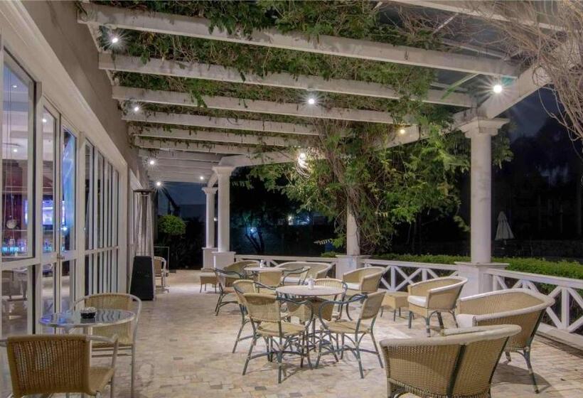 ホテル Deville Prime Porto Alegre