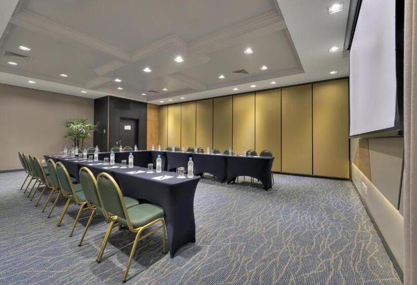 ホテル Deville Prime Porto Alegre