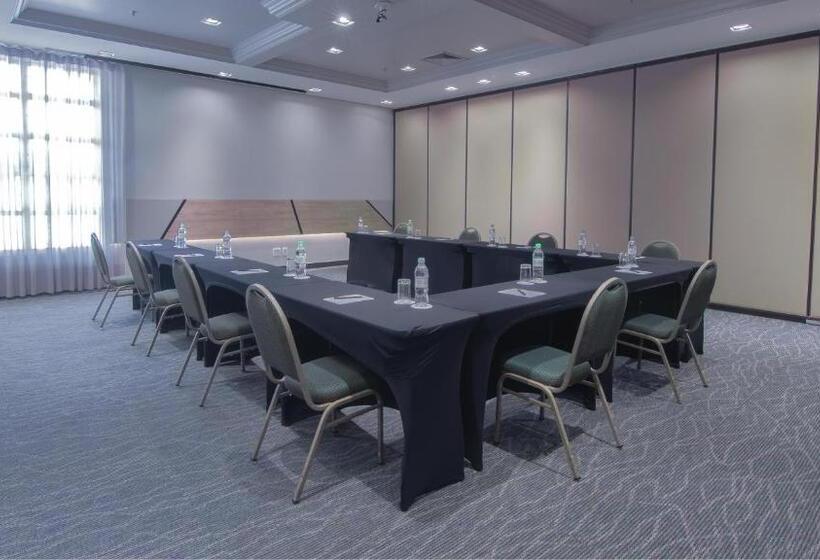 ホテル Deville Prime Porto Alegre