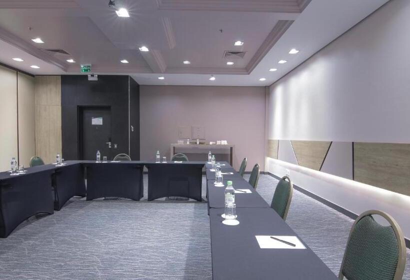 ホテル Deville Prime Porto Alegre