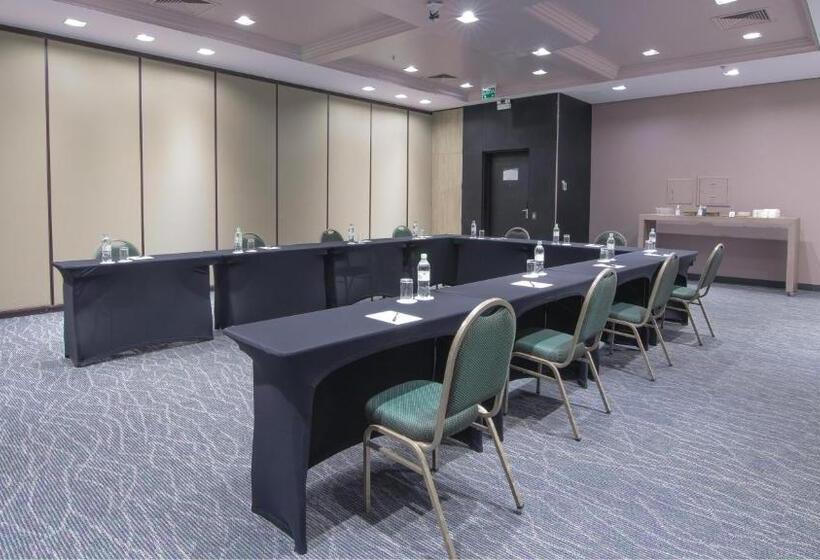 ホテル Deville Prime Porto Alegre