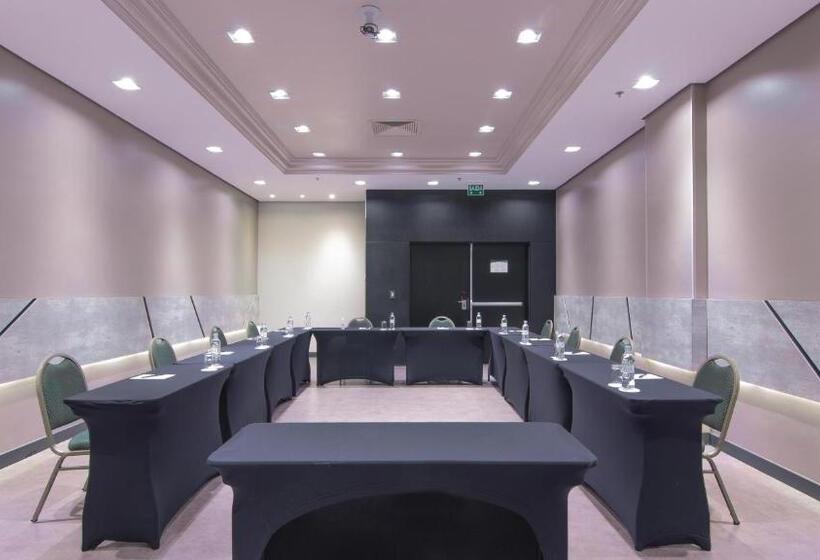 ホテル Deville Prime Porto Alegre