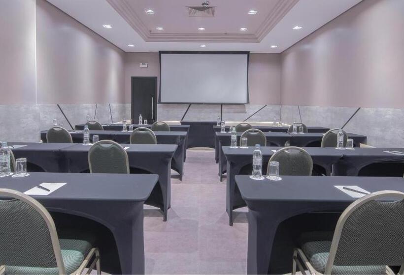 ホテル Deville Prime Porto Alegre