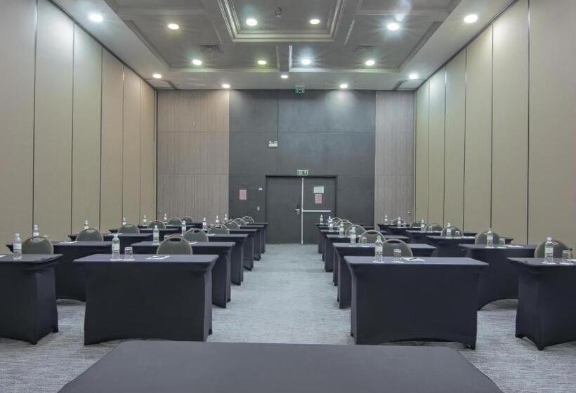 ホテル Deville Prime Porto Alegre