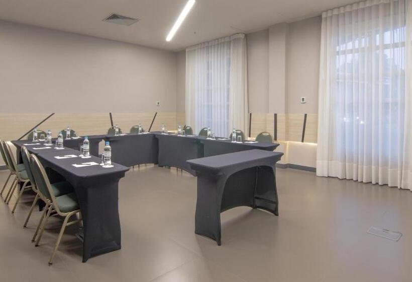 ホテル Deville Prime Porto Alegre