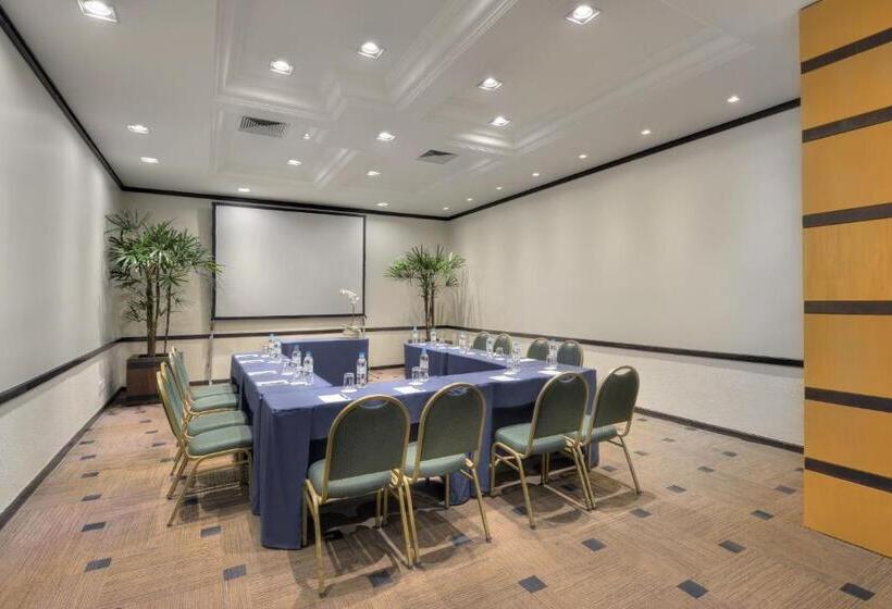 ホテル Deville Prime Porto Alegre