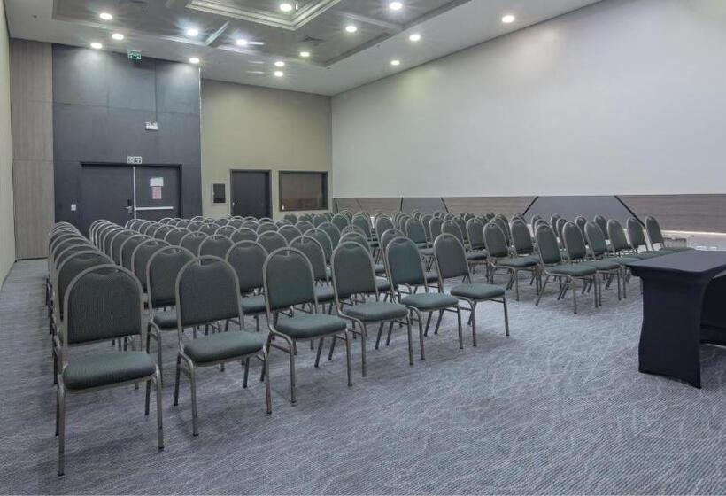 ホテル Deville Prime Porto Alegre