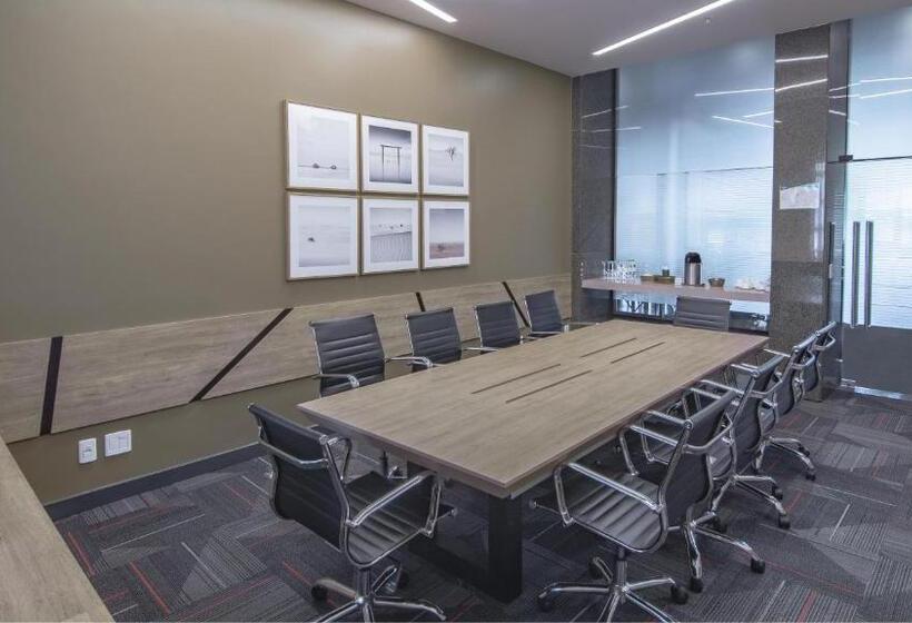 ホテル Deville Prime Porto Alegre