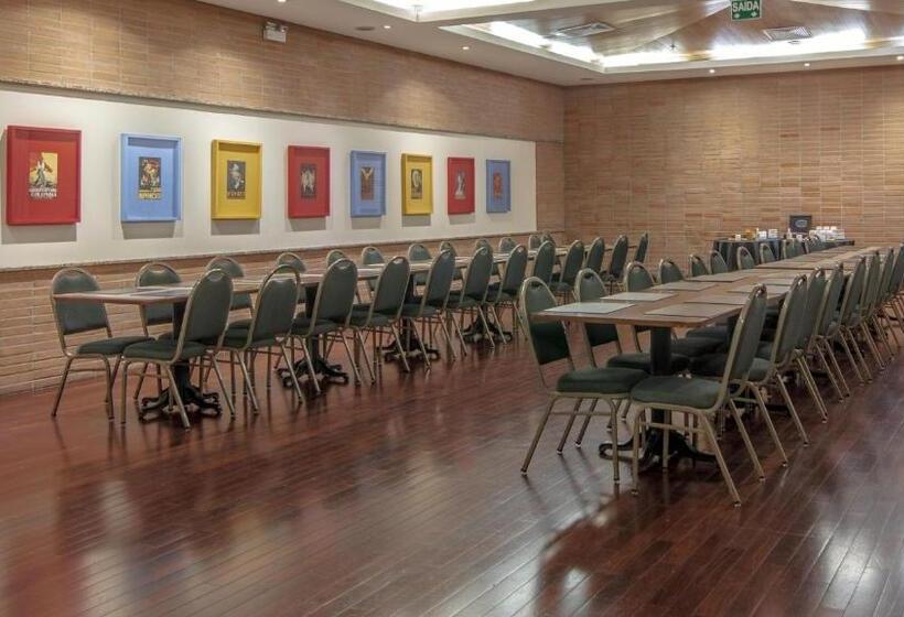 ホテル Deville Prime Porto Alegre