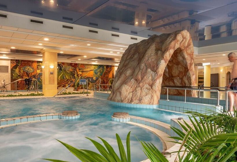 ホテル Ensana Grand Margaret Island