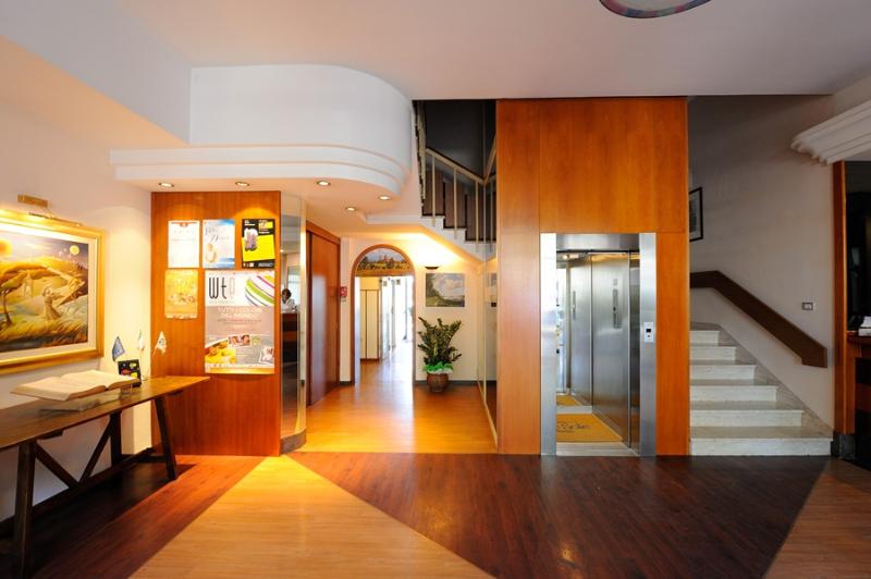 Отель Frate Sole