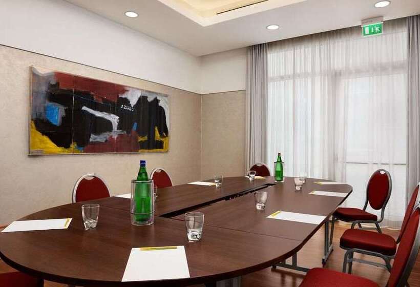 ホテル Hilton Garden Inn Rome Airport