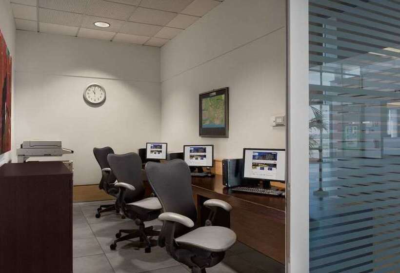 ホテル Hilton Garden Inn Rome Airport