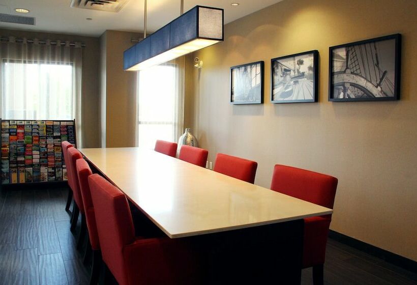 ホテル Holiday Inn Express & Suites Riverport Richmond, An Ihg