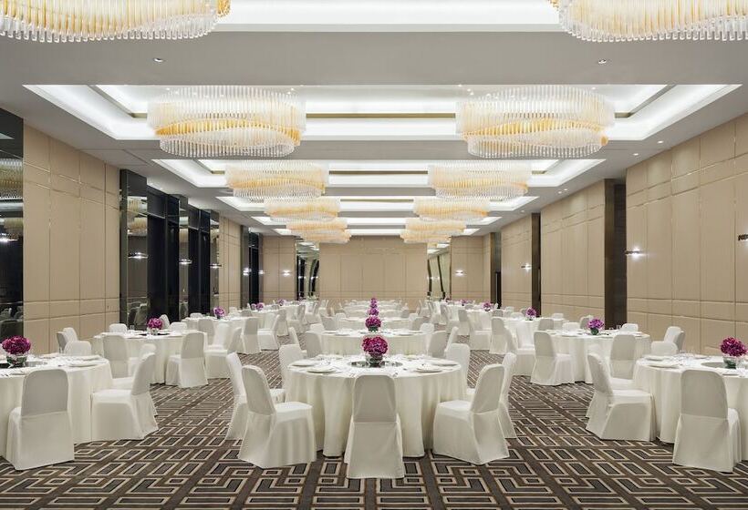 هتل Hyatt Regency Al Kout Mall