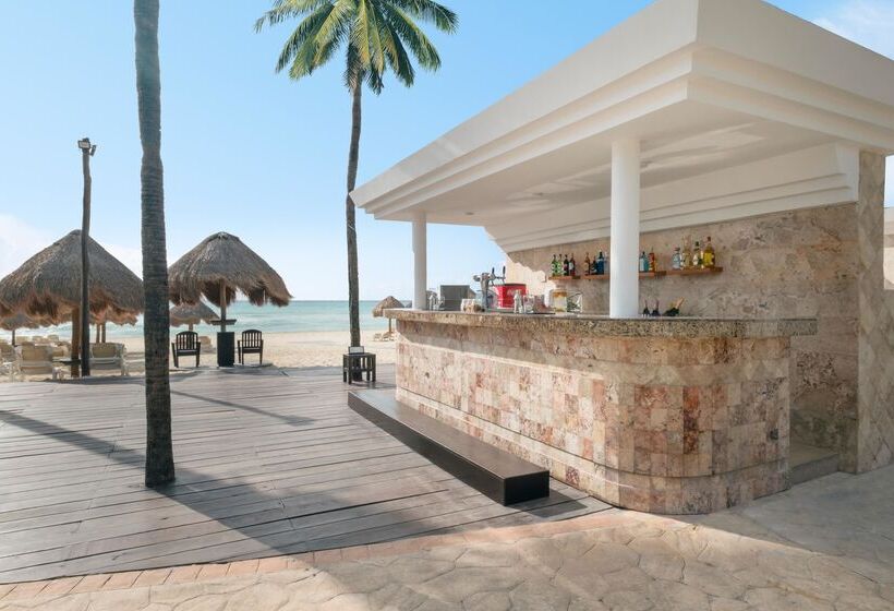 호텔 Iberostar Waves Tucán