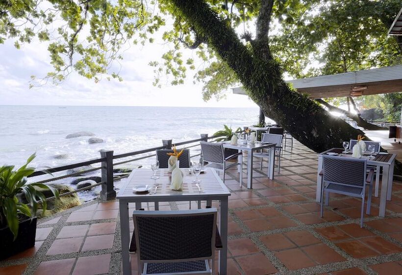 Independence Hotel Resort & Spa