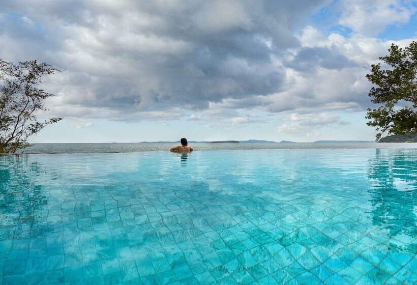 Independence Hotel Resort & Spa