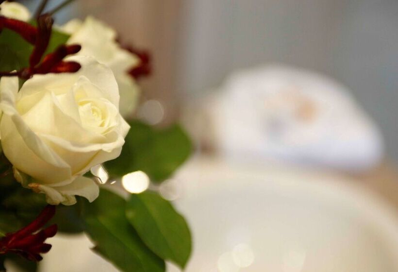 فندق Kiel By Golden Tulip