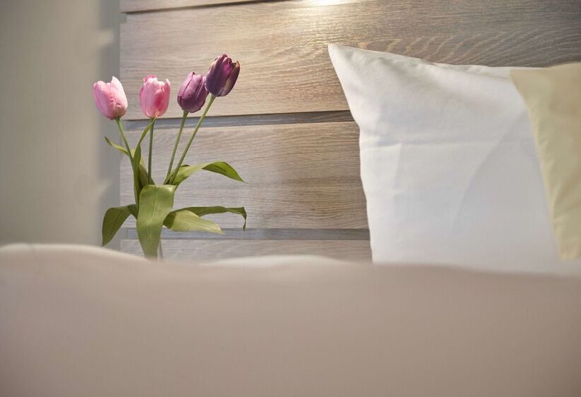 فندق Kiel By Golden Tulip