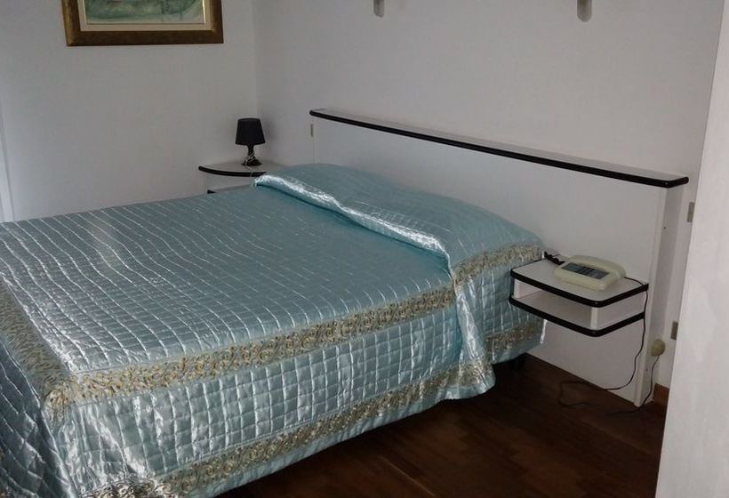 Отель Le Colombelle