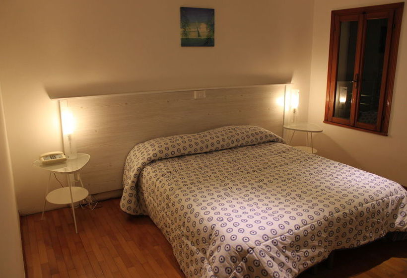 Отель Le Colombelle