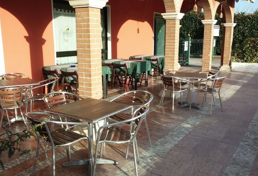 Отель Le Colombelle