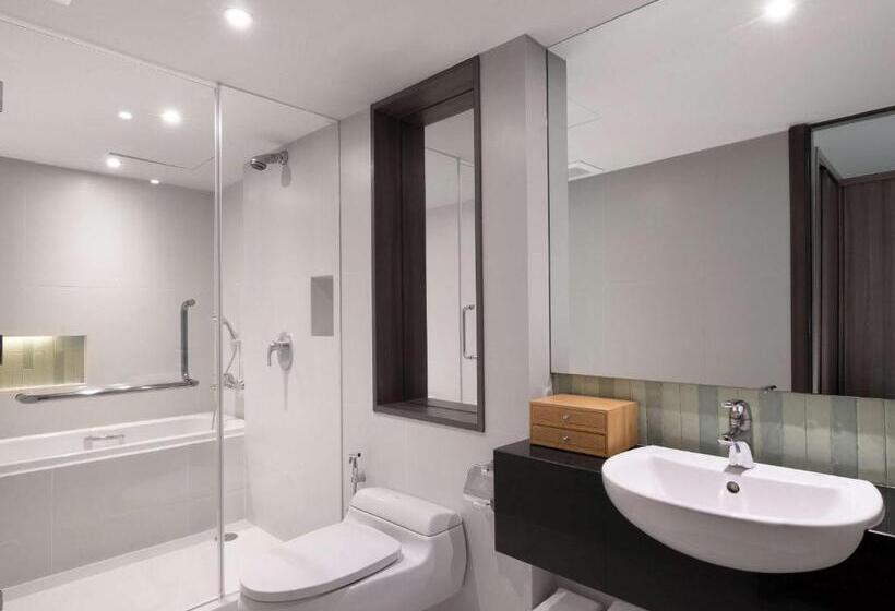 Novotel Living Bangkok Sukhumvit Legacy