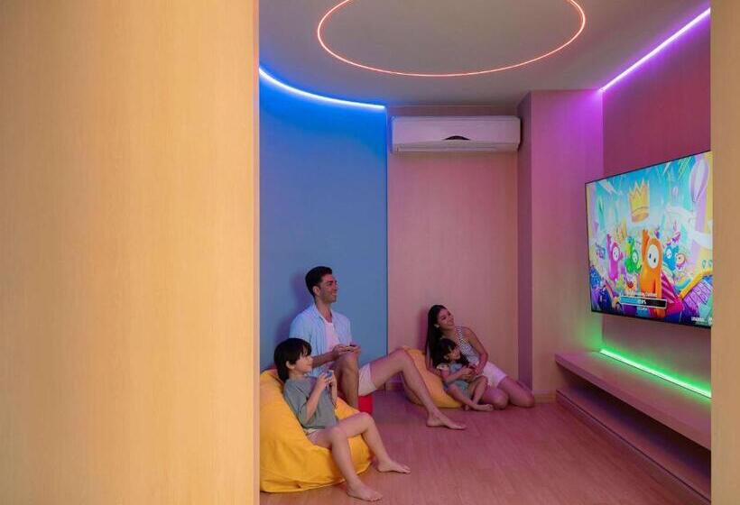 Novotel Living Bangkok Sukhumvit Legacy