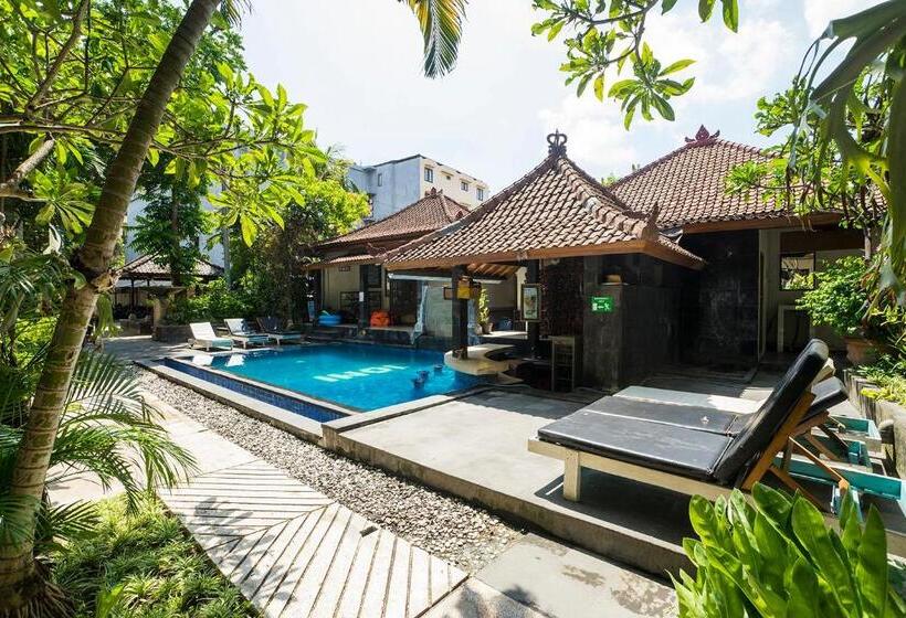 בית מלון כפרי Legian Village