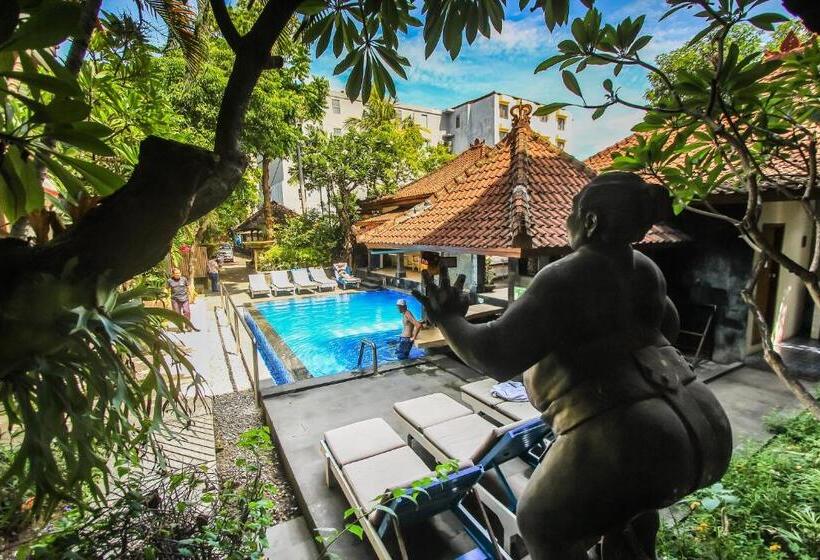 בית מלון כפרי Legian Village