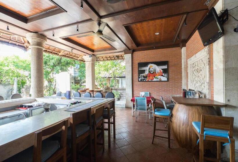 בית מלון כפרי Legian Village