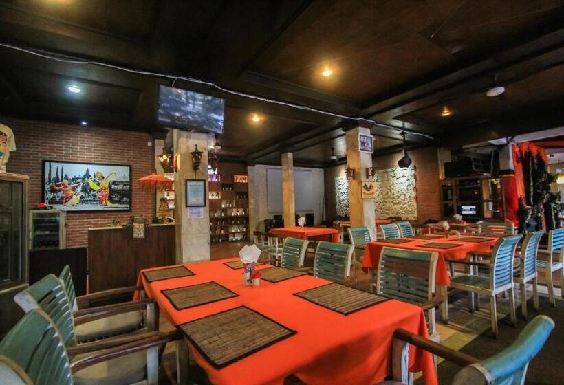 בית מלון כפרי Legian Village