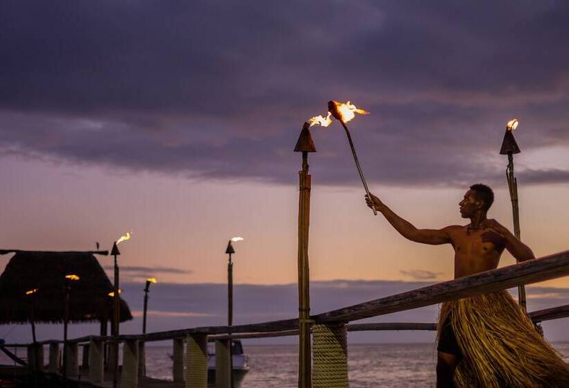 ホテル Malolo Island Resort