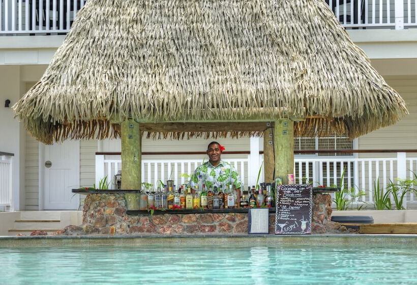 هتل Malolo Island Resort