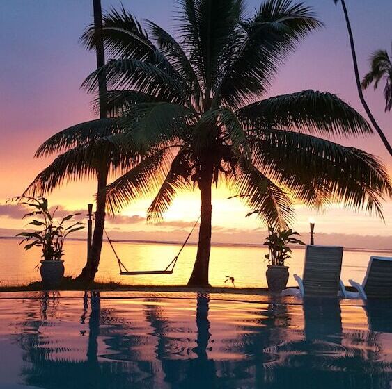 هتل Mango Bay Resort