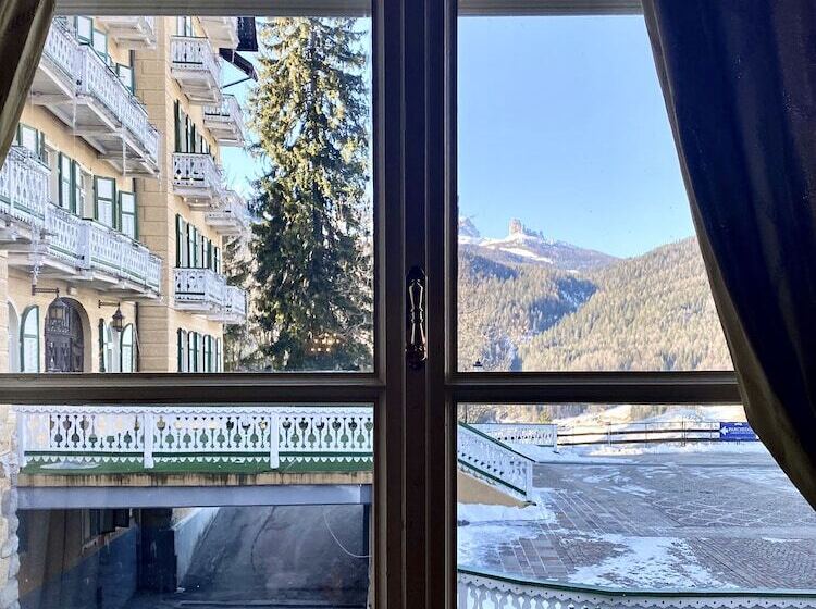 Отель Miramonti Majestic Grand