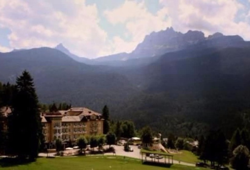 Отель Miramonti Majestic Grand