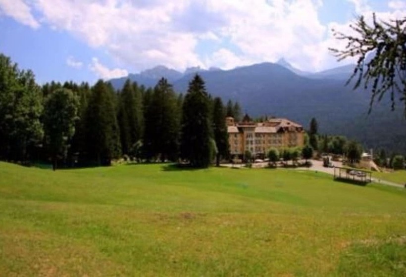 Отель Miramonti Majestic Grand