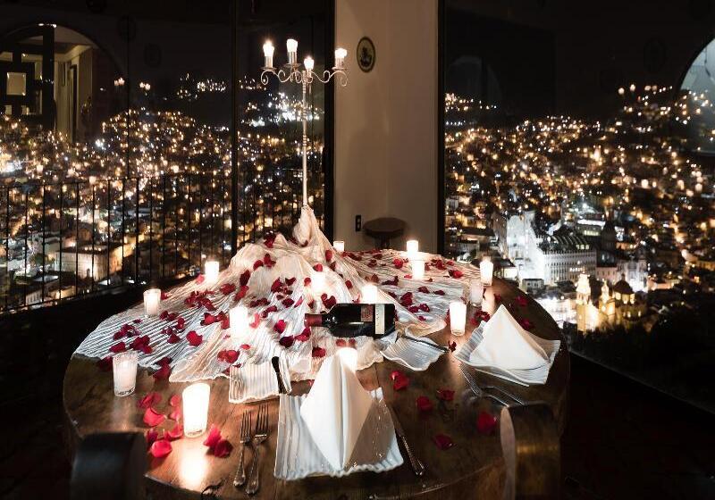 Отель Mision Grand Casa Colorada