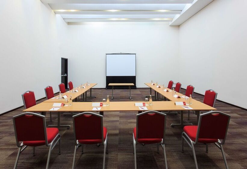 Отель NH Collection Monterrey San Pedro